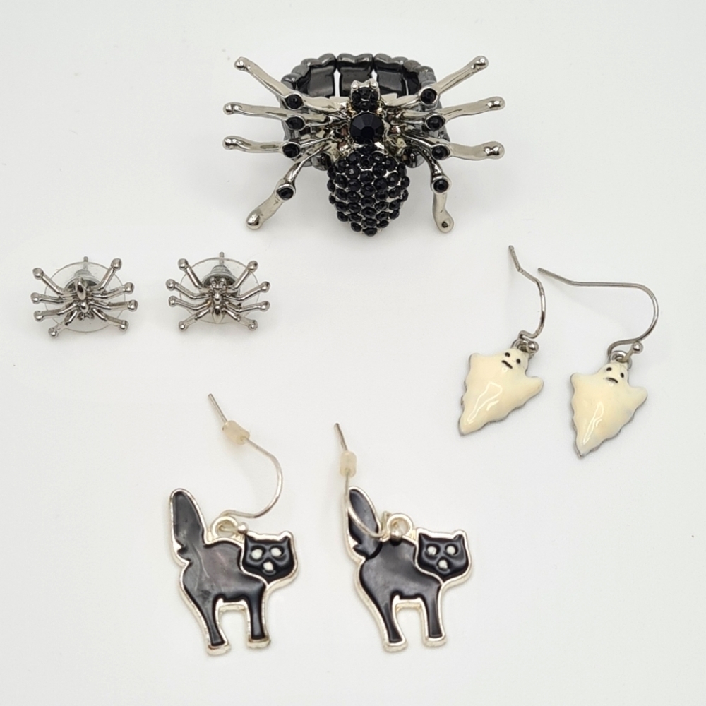 Halloween Spooky Jewelry Set: Expandable Spider Ring & 3 pairs of Earrings